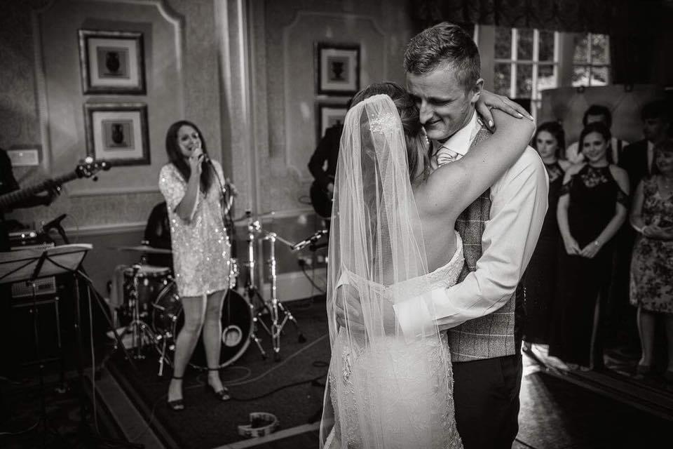 Live wedding music singer Melody serenades a happy couple during their first dance
